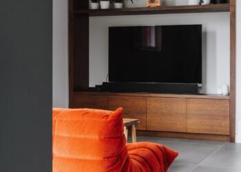 «El televisor es uno de los problemas de diseño más desafiantes en el hogar estadounidense actual»