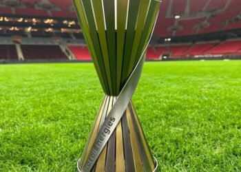 Yinka Ilori crea trofeos de Jugador del Partido para la Copa Africana de Naciones