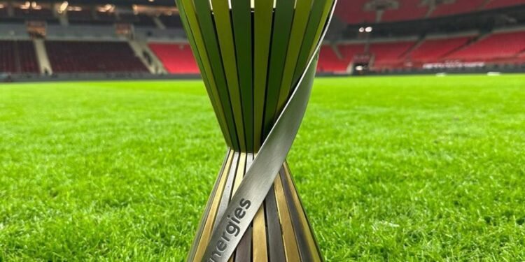 Yinka Ilori crea trofeos de Jugador del Partido para la Copa Africana de Naciones