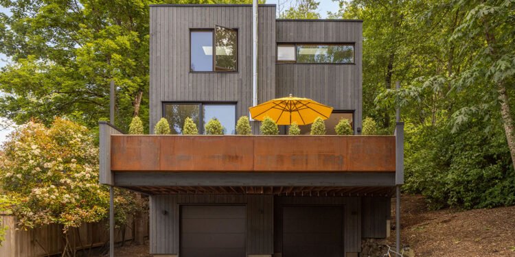 Una casa posmoderna en Seattle reinventada para la naturaleza y la vida moderna