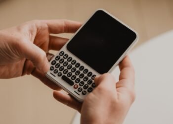 El teléfono Clicks Communicator está diseñado específicamente para mensajería