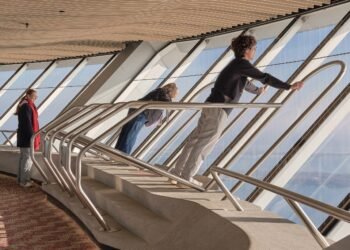 La renovación del interior de la Torre CN rinde homenaje al «monumento a la vida canadiense»