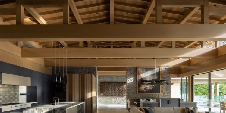 Residencia diseñada para soportar la intemperie a lo largo de la costa de Columbia Británica