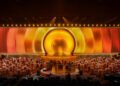 El escenario de los Grammy 2026 presenta un gramófono «escultural moderno»