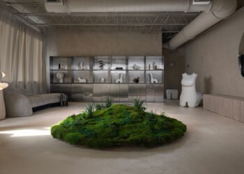 Victoria Yakusha abre una galería en Miami con una «isla» cubierta de plantas