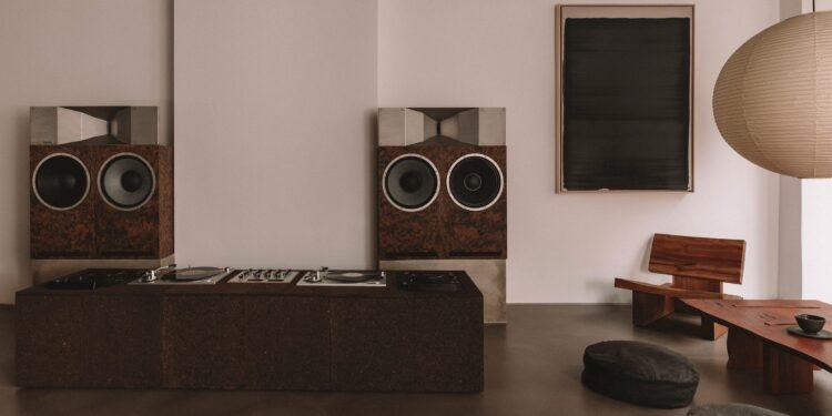 Vincent von Thien diseña la cafetería Trader HiFi en Hamburgo