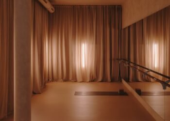 Lean Studio es un estudio de barra «sereno» de Plantea Estudio