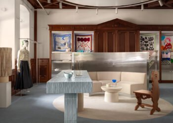 Anastasiia Tempynska transforma la embajada en una sala de exposición de Kyiv