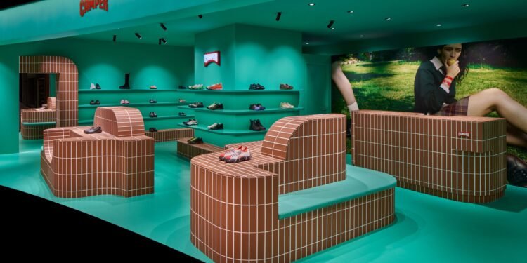 Penadés crea un «archipiélago» de objetos para la tienda Tokyo Camper