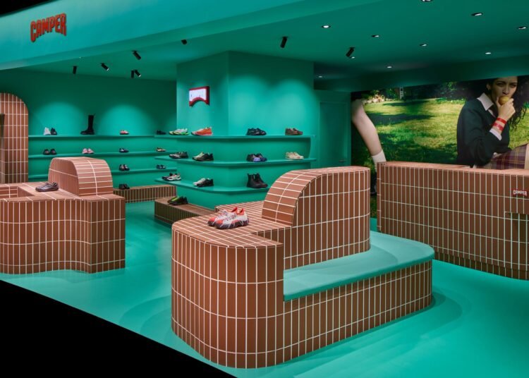 Penadés crea un «archipiélago» de objetos para la tienda Tokyo Camper