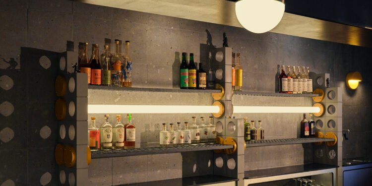 House Under Magic mezcla material para el bar Oddball en Nueva York