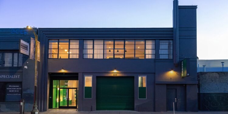 Zomuzi convierte un antiguo taller de carrocería en un taller Gantri San Francisco