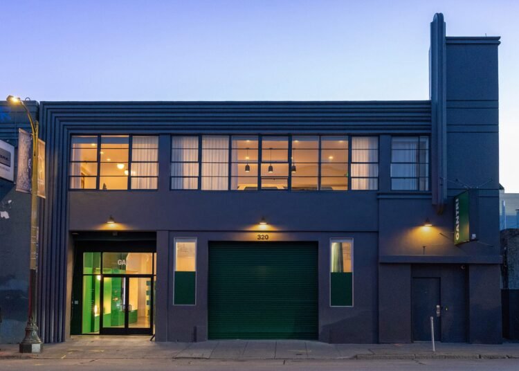 Zomuzi convierte un antiguo taller de carrocería en un taller Gantri San Francisco