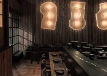 Kelly Wearstler diseña un restaurante con poca iluminación en el Austin Proper Hotel