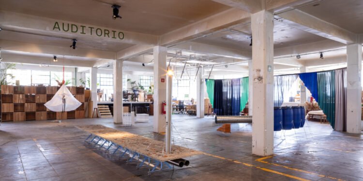 Los arquitectos responden al «exceso y la demolición» en la exposición sobre reutilización