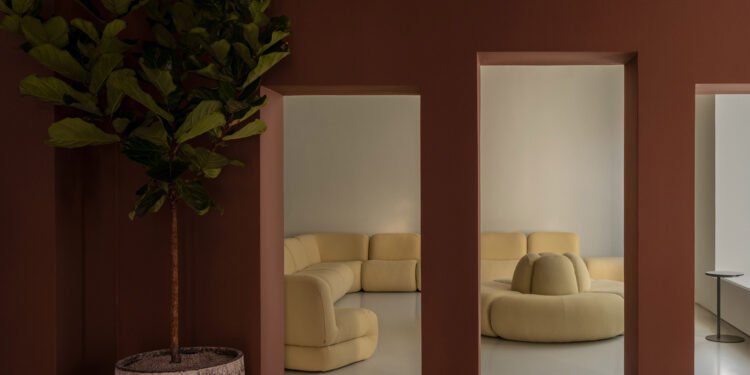 Note Design Studio crea la sala de exposición de Lammhults en Estocolmo