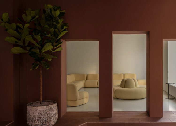 Note Design Studio crea la sala de exposición de Lammhults en Estocolmo