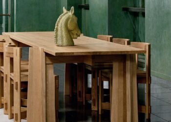 Los muebles e iluminación de madera favoritos de Dezeen a partir de enero