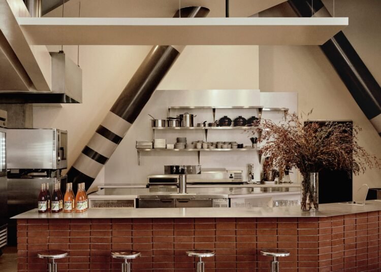 Warkentin Associates modela el café de Los Ángeles como «la sala de estar de un artista»
