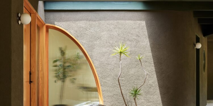 Cover Architecture convierte la casa de Pasadena en un «santuario para vivir»