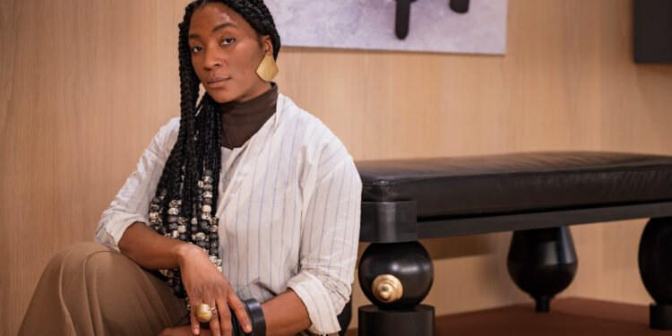 «La arquitectura influye en cómo diseño», dice Simone Brewster