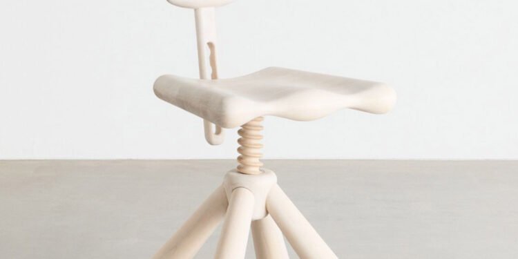 Malte Lundberg diseña una alternativa totalmente de madera a las sillas de oficina