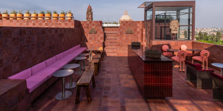 Este bar mexicano en una azotea es un «universo matriarcal»