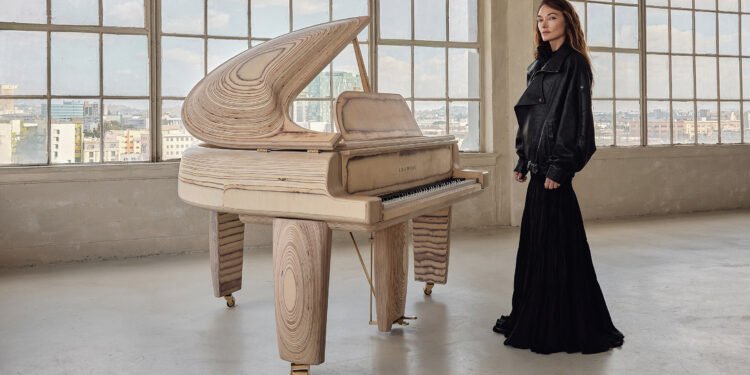 El primer piano de Kelly Wearstler tiene curvas «sensuales e inesperadas»