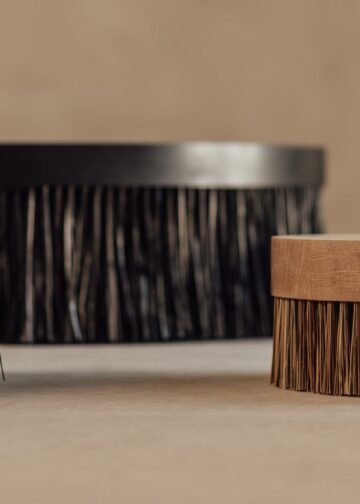 Linde Hermans diseña asientos Bristle para imitar los cepillos gigantes