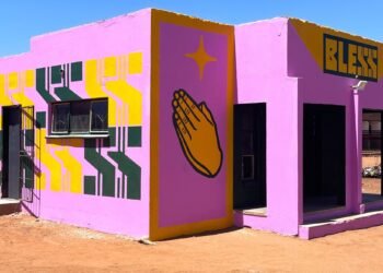 Peet Pienaar diseña la identidad BLE$$ para desafiar la marca financiera