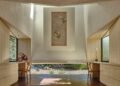 Ocho interiores de casas celestiales que encarnan el minimalismo monástico
