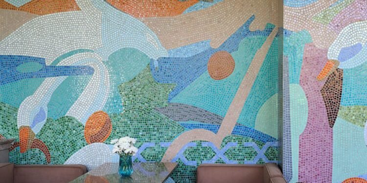 La arquitectura de la era soviética informa al café de Kazajstán por AT Interiors